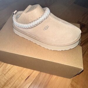 UGG Sand Suede Slip-On Tazz